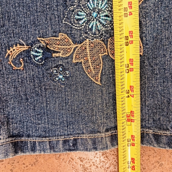 Vintage Denim Cropped Jeans Sz 4  Embroidered Embellished Beaded Acid Wash Boho - Picture 14 of 16